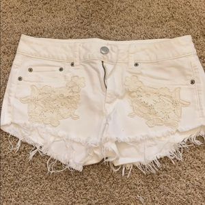Like new American Eagle white jean shorts